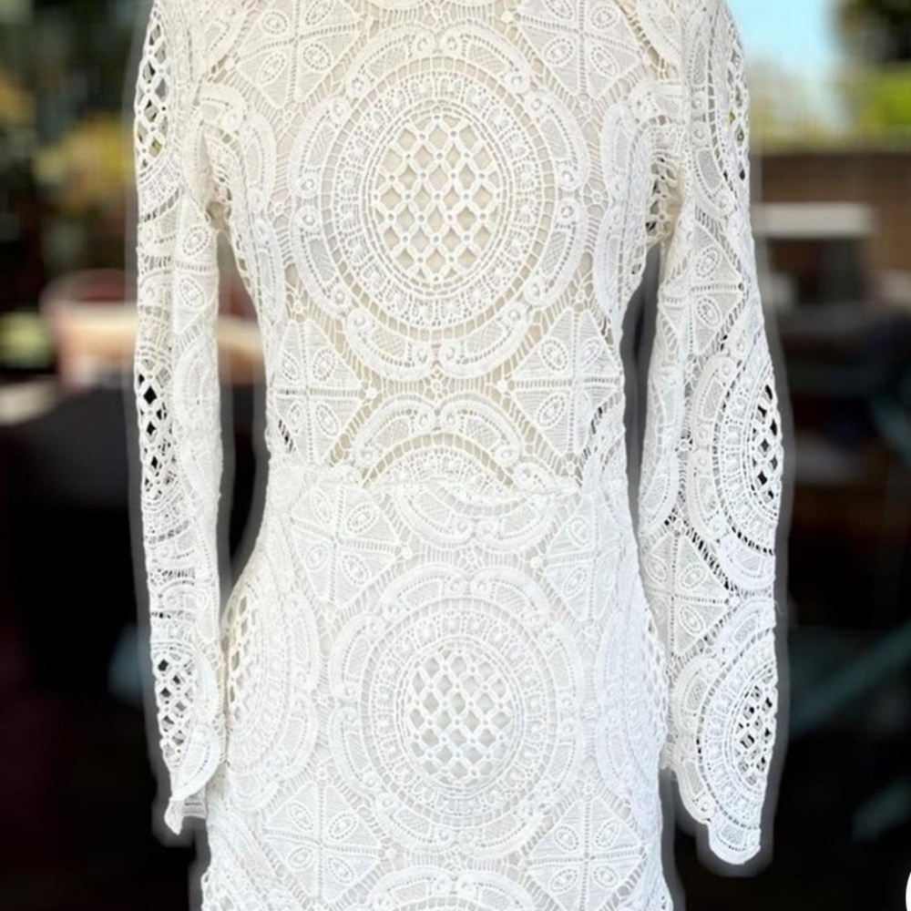 White Crochet Lace Long Sleeve Dress. Scalloped Hem. Size S/M - Picture 8 of 8
